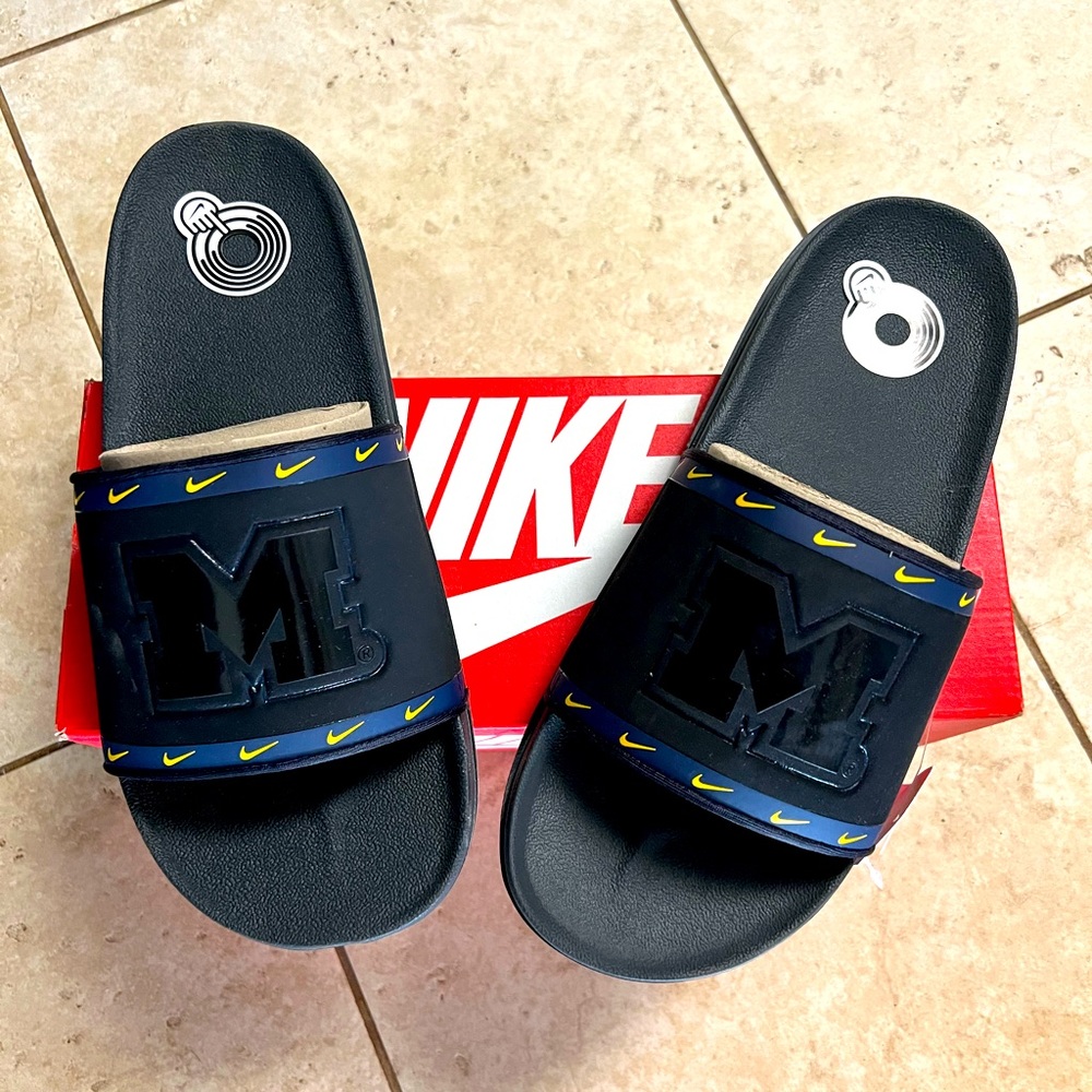 Nike Off Court Slide Michigan Wolverines size 10